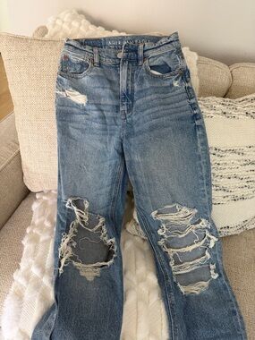 American Eagle Outfitters Light Blue Ripped Straight-Leg Jeans size 000 Regular